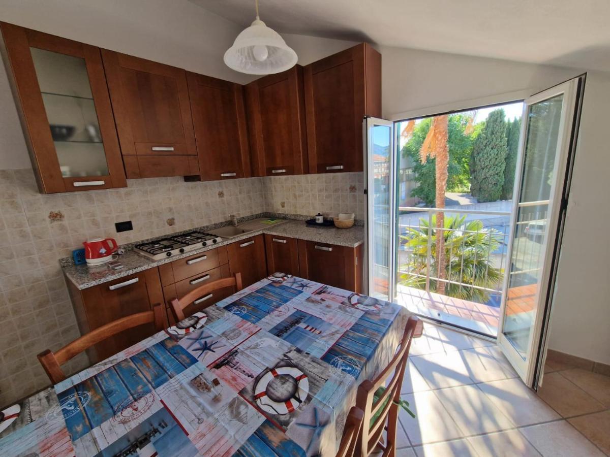 Palm House Apartment Albenga Luaran gambar